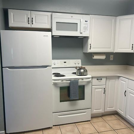 Beautifully Furnished Two-Bedroom Unit, Loaded With Appliances And Ample Parking Pittsburgh Exterior photo